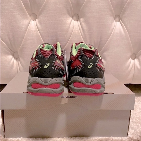 SOLD!!    ASICS Girls/Women’s Gel-Venture 5 Running Sneaker - Picture 5 of 11